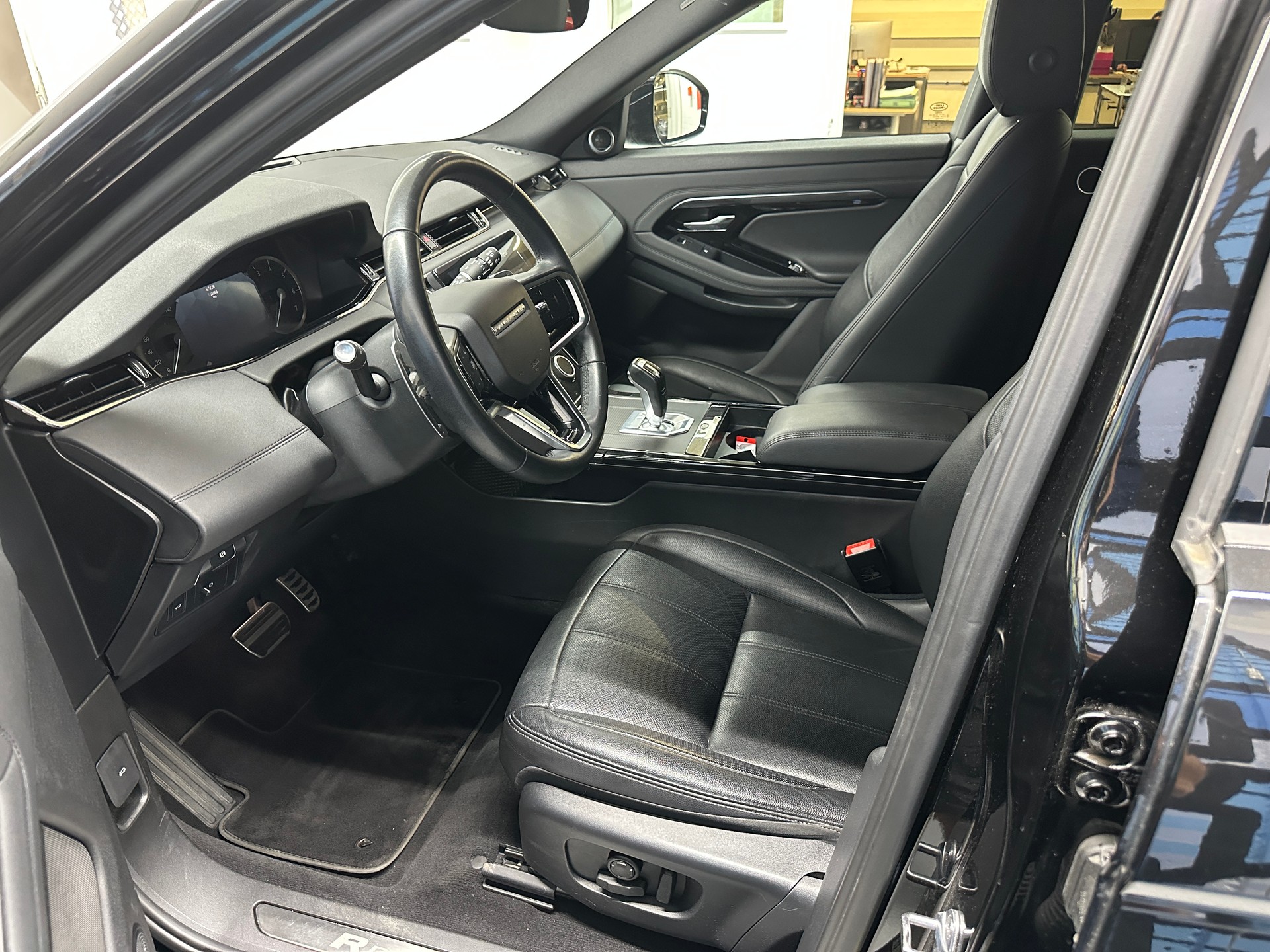 LAND ROVER Range Rover Evoque R-Dynamic P 200 SE AT9-image-7