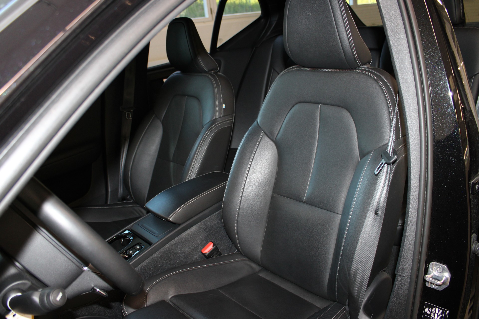 VOLVO XC40 T4 AWD R-Design Geartronic-image-12