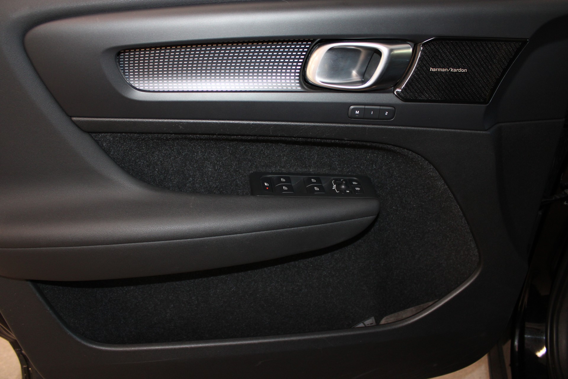 VOLVO XC40 T4 AWD R-Design Geartronic-image-15