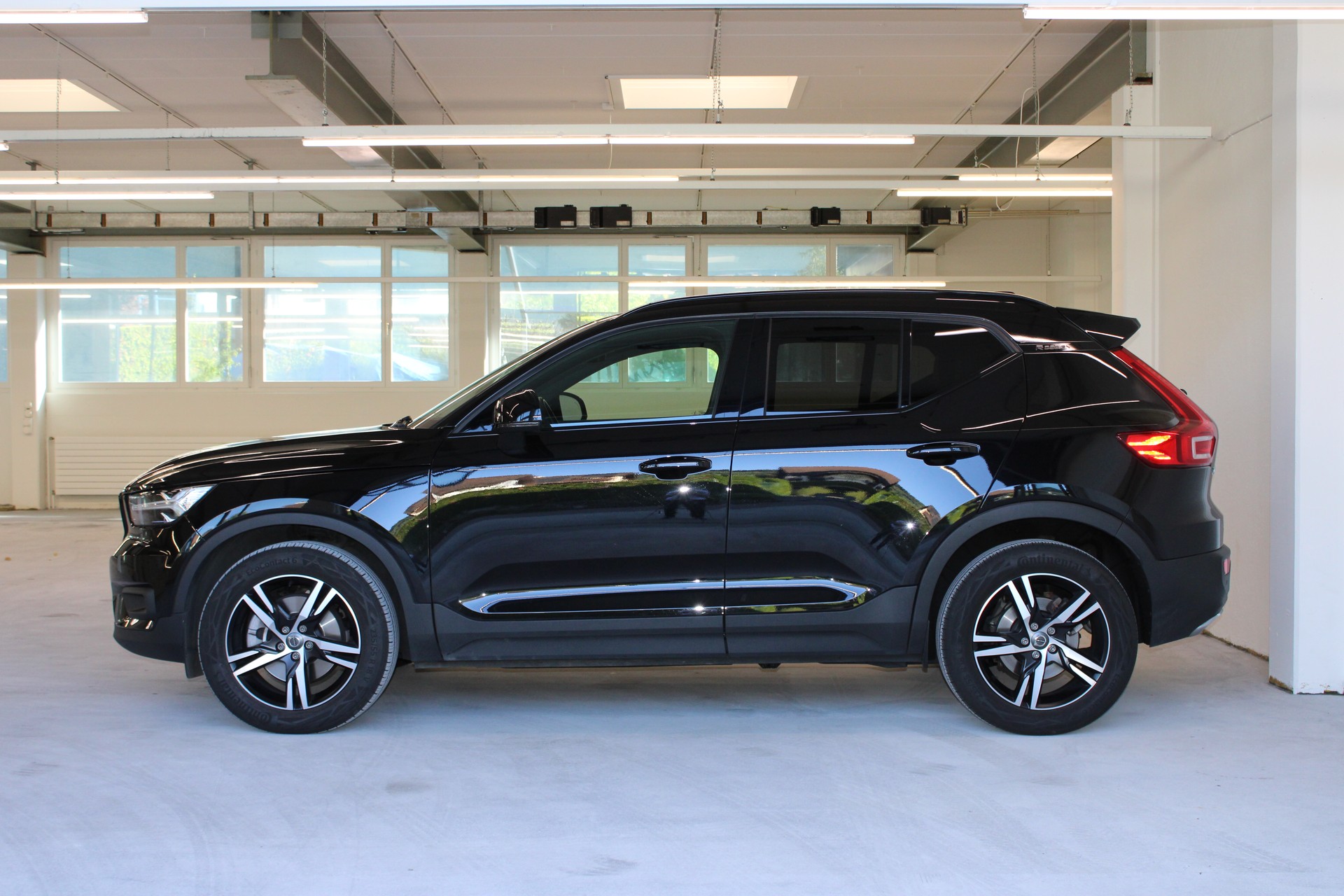 VOLVO XC40 T4 AWD R-Design Geartronic-image-4