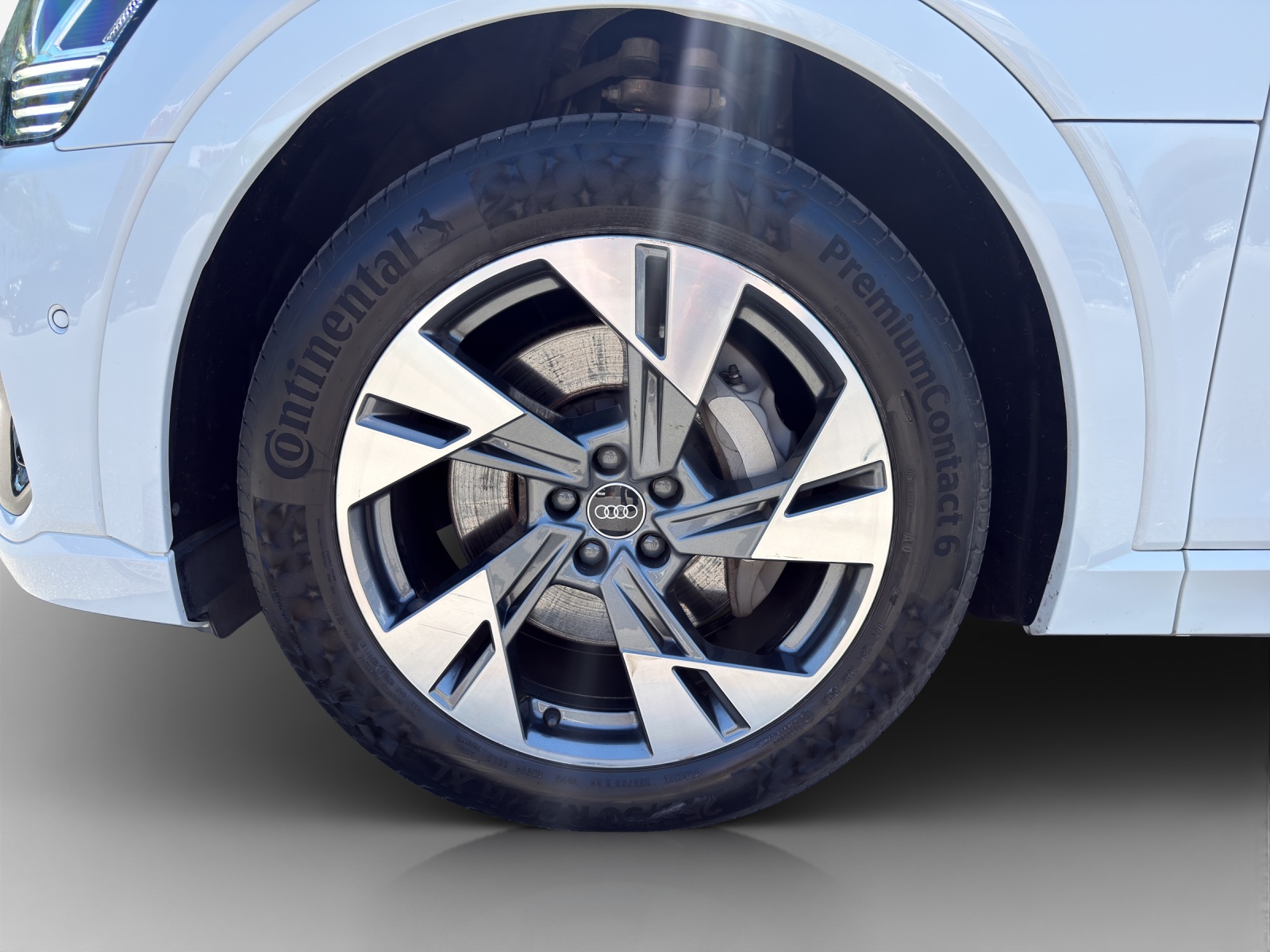AUDI e-tron 50 S Line quattro-image-14