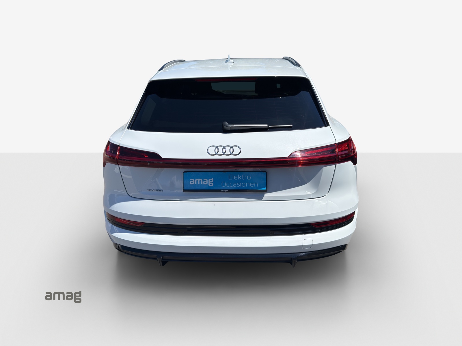 AUDI e-tron 50 S Line quattro-image-4