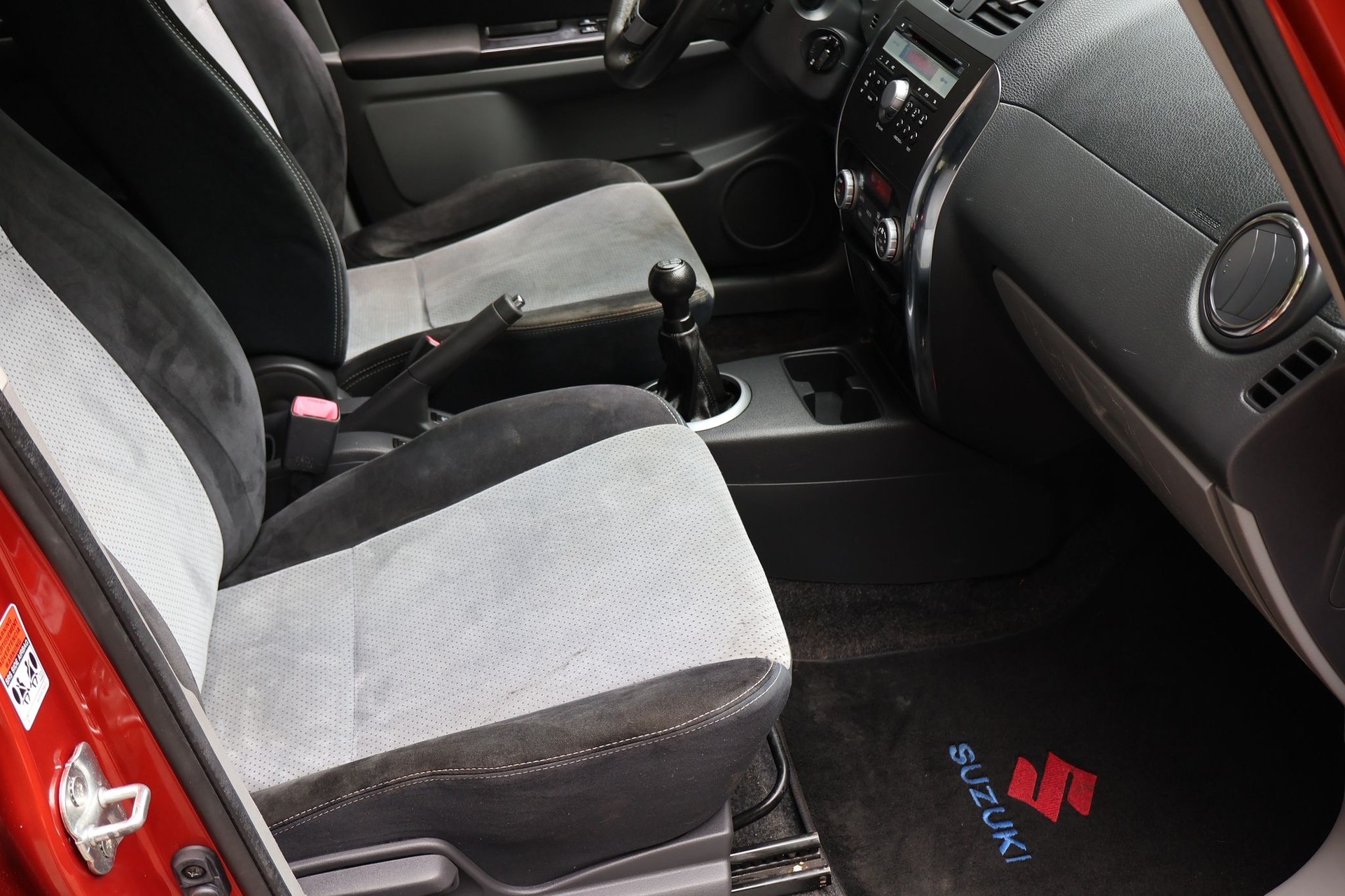 SUZUKI SX4 1.6 16V GL Top Barry 4WD-image-7