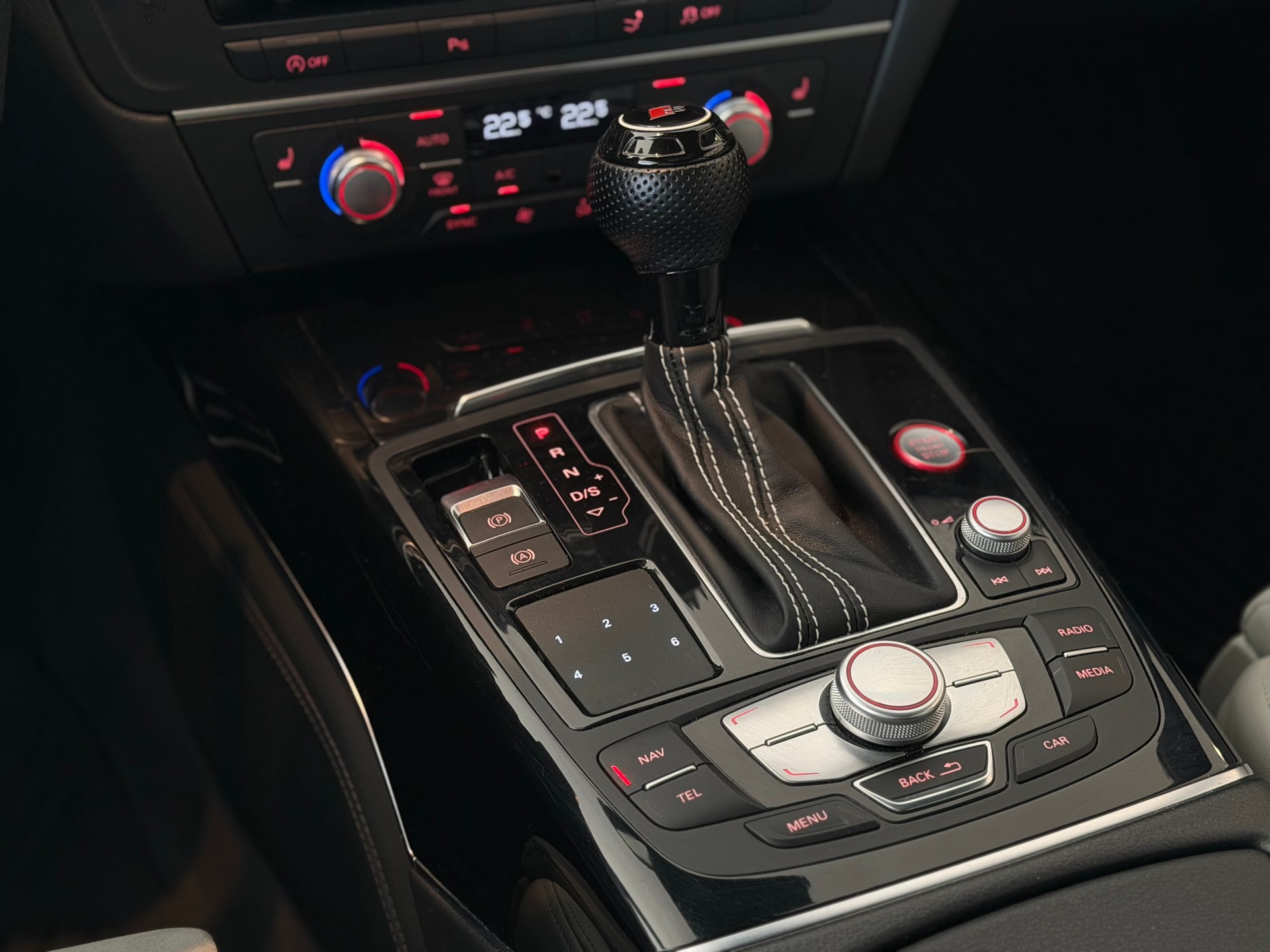 AUDI S7 Sportback 4.0 TFSI V8 quattro S-tronic **TOP Ausstattung**-image-16