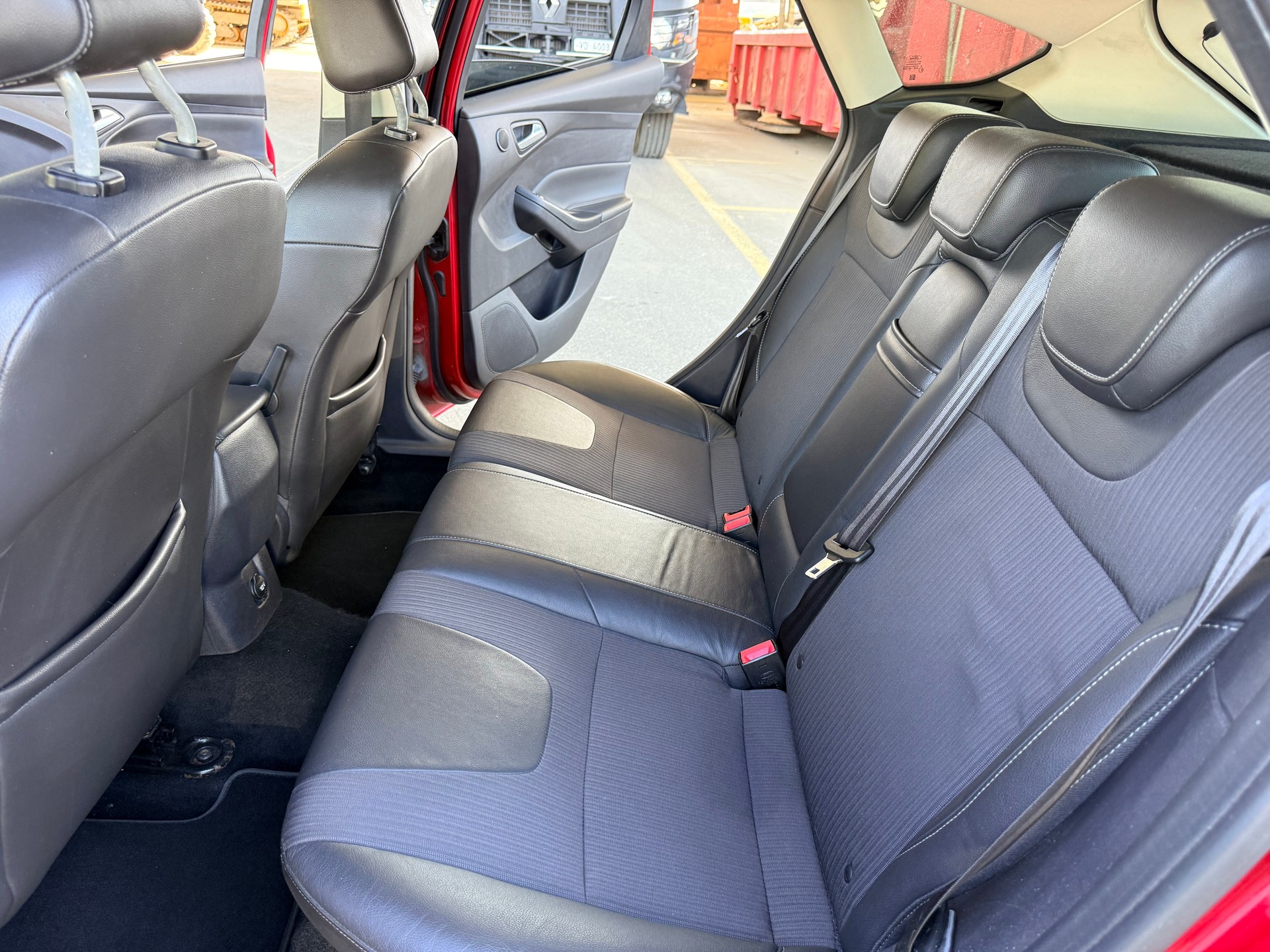 FORD Focus 1.6 SCTi Titanium-image-15