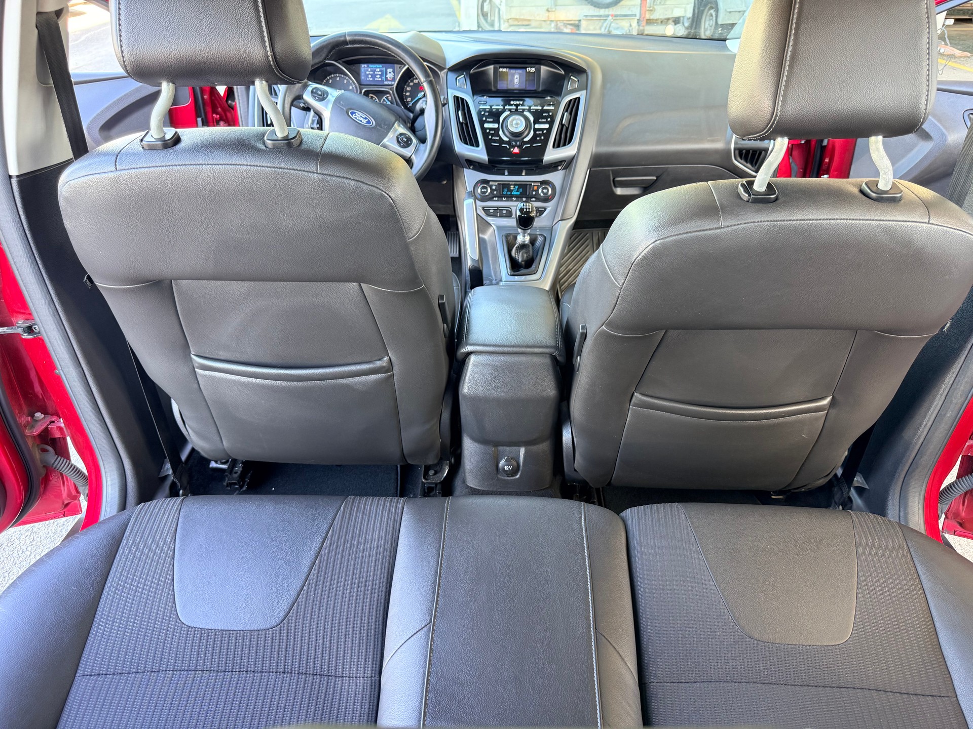 FORD Focus 1.6 SCTi Titanium-image-16