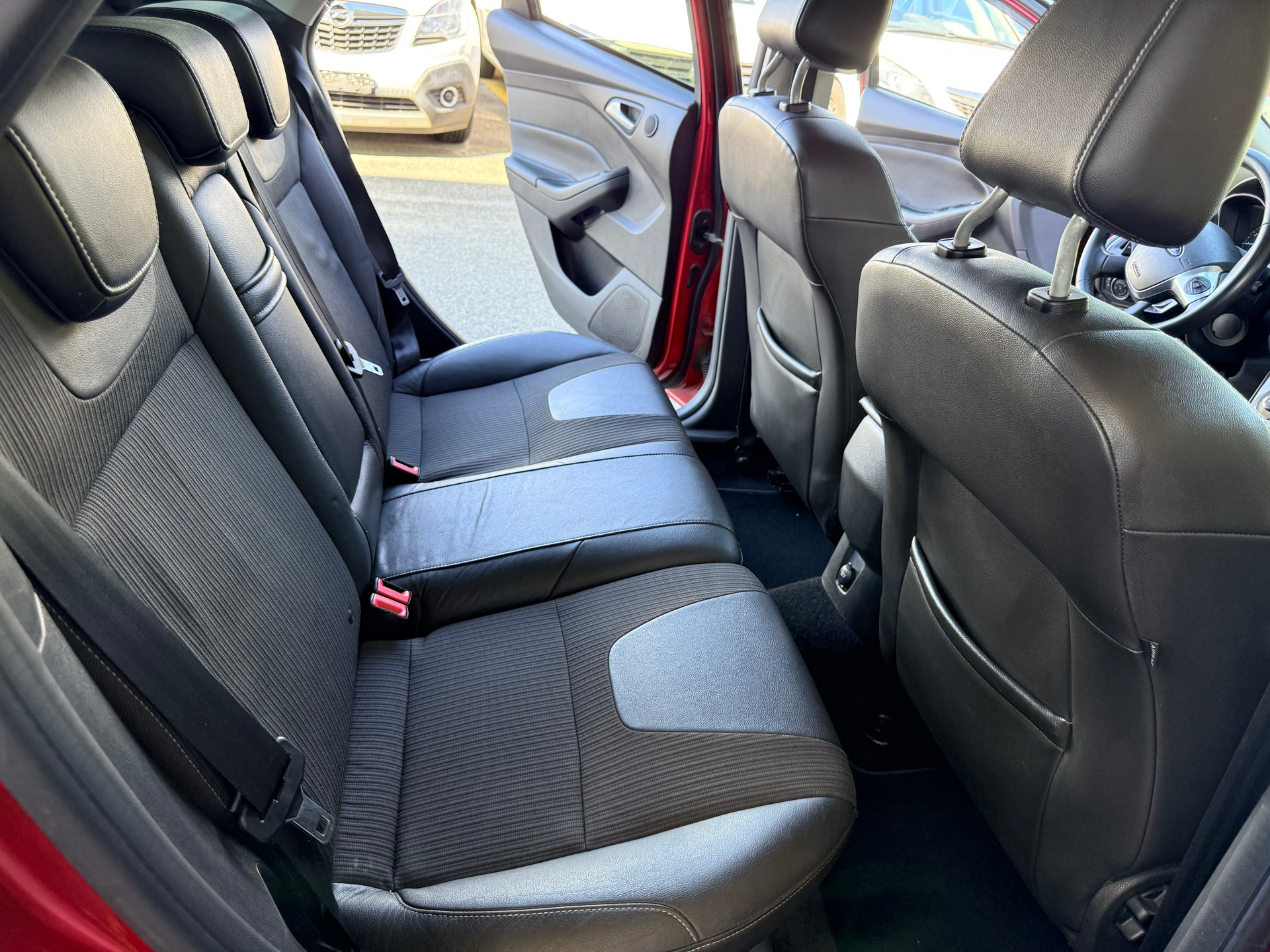 FORD Focus 1.6 SCTi Titanium-image-17