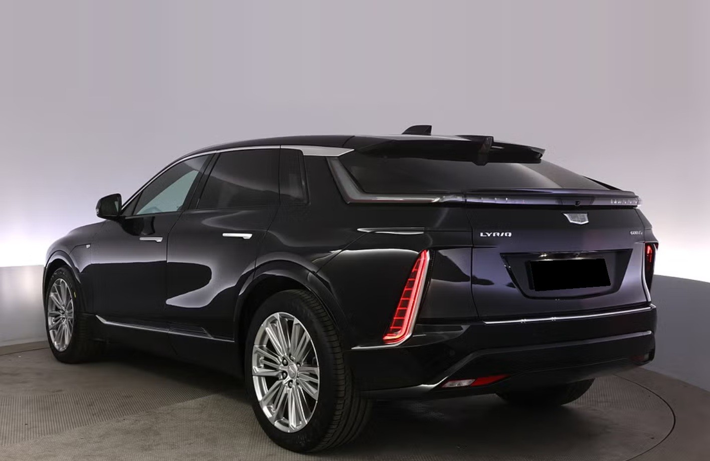 CADILLAC Lyriq Luxury 102 kWh-showroom-element-2