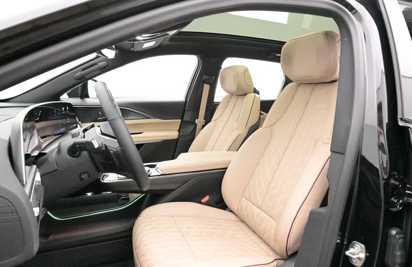 CADILLAC Lyriq Luxury 102 kWh-image-4