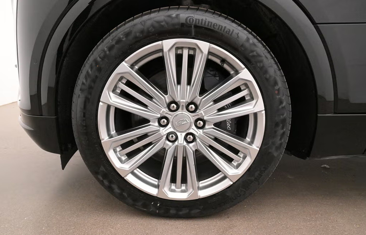 CADILLAC Lyriq Luxury 102 kWh-showroom-element-1