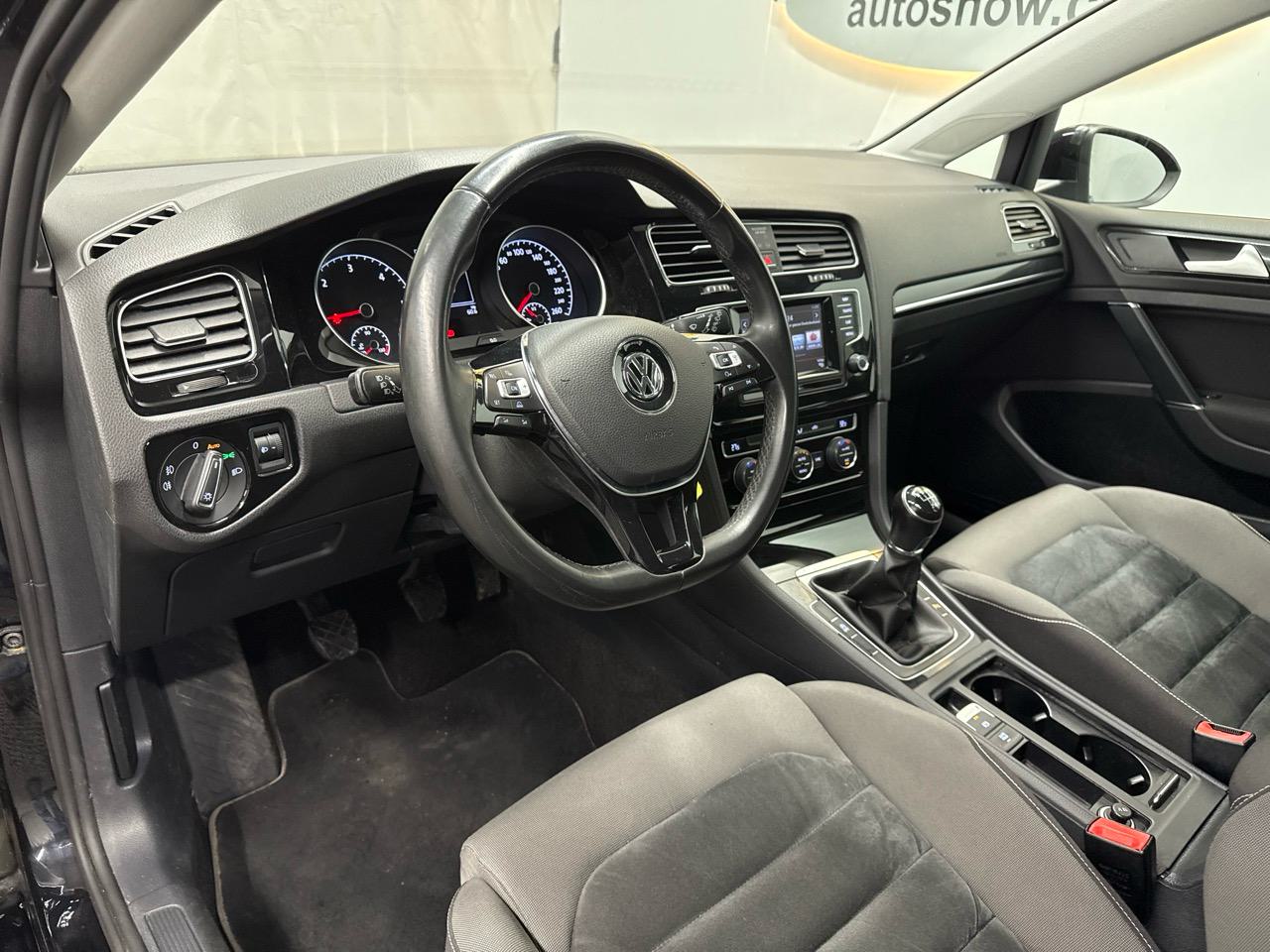 VW Golf 2.0 TDI Comfortline-showroom-element-2