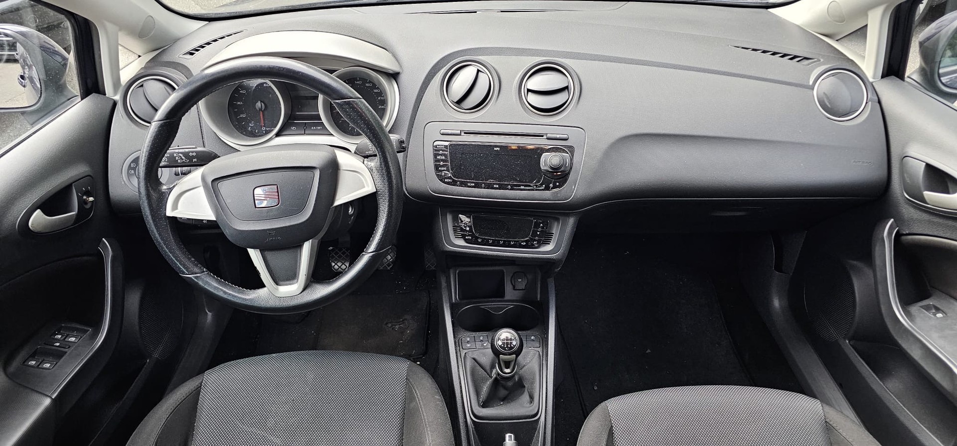 SEAT Ibiza 1.6 Style-image-11