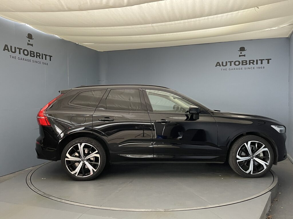 VOLVO XC60 2.0 T6 TE Ultimate Dark eAWD-showroom-element-3