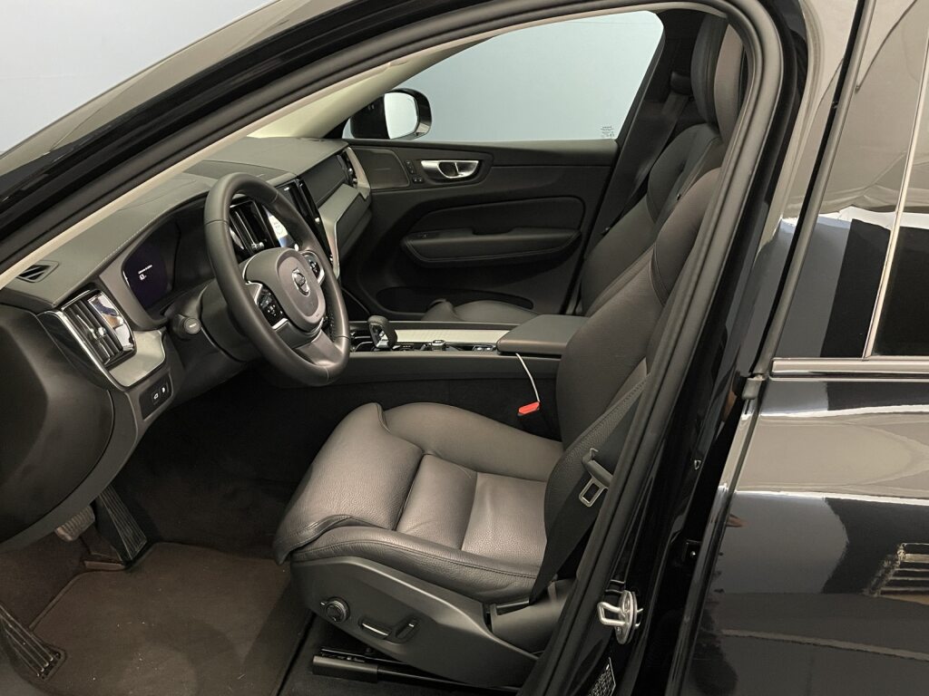 VOLVO XC60 2.0 T6 TE Ultimate Dark eAWD-image-6