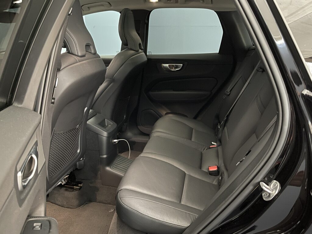 VOLVO XC60 2.0 T6 TE Ultimate Dark eAWD-image-7