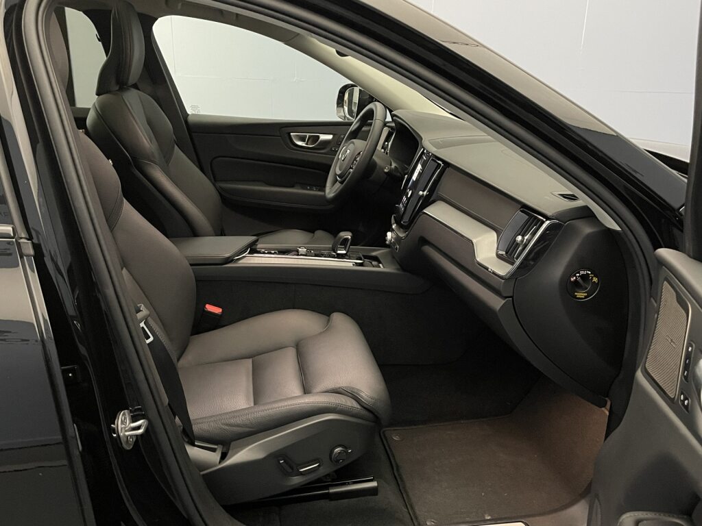 VOLVO XC60 2.0 T6 TE Ultimate Dark eAWD-image-10