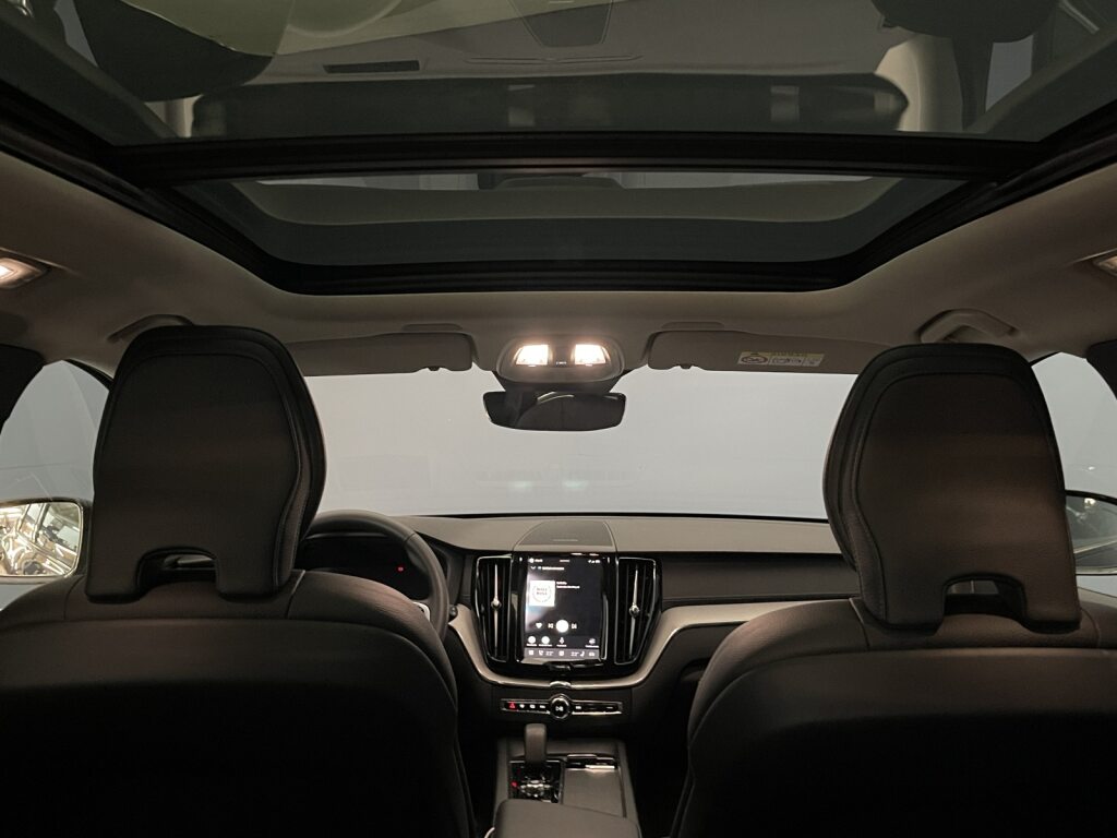 VOLVO XC60 2.0 T6 TE Ultimate Dark eAWD-image-12