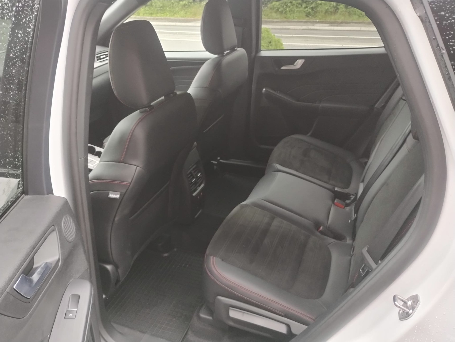 FORD Kuga 2.5 FHEV ST-Line X 4WD-image-7
