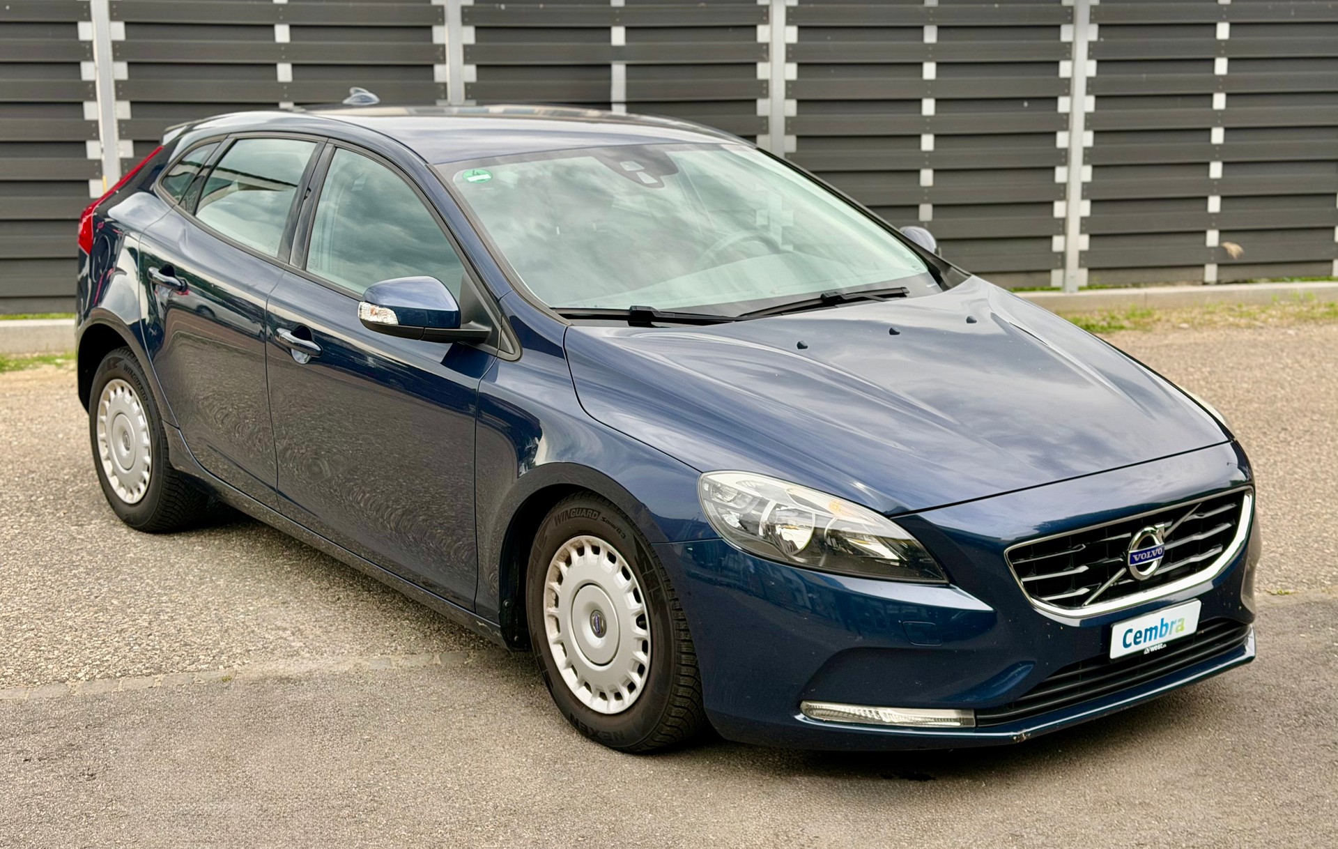 VOLVO V40 D2