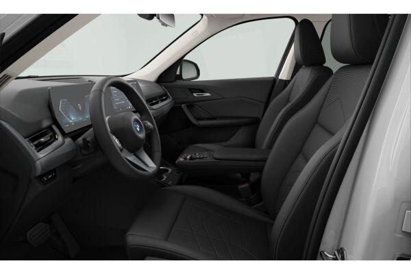 BMW iX1 20 eDrive U11 AHK-700 KG 📍-showroom-element-2