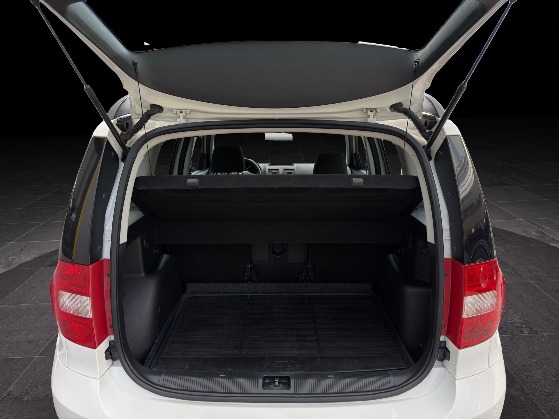 SKODA Yeti 2.0 TDI Outdoor Adventure 4x4 DSG-image-7