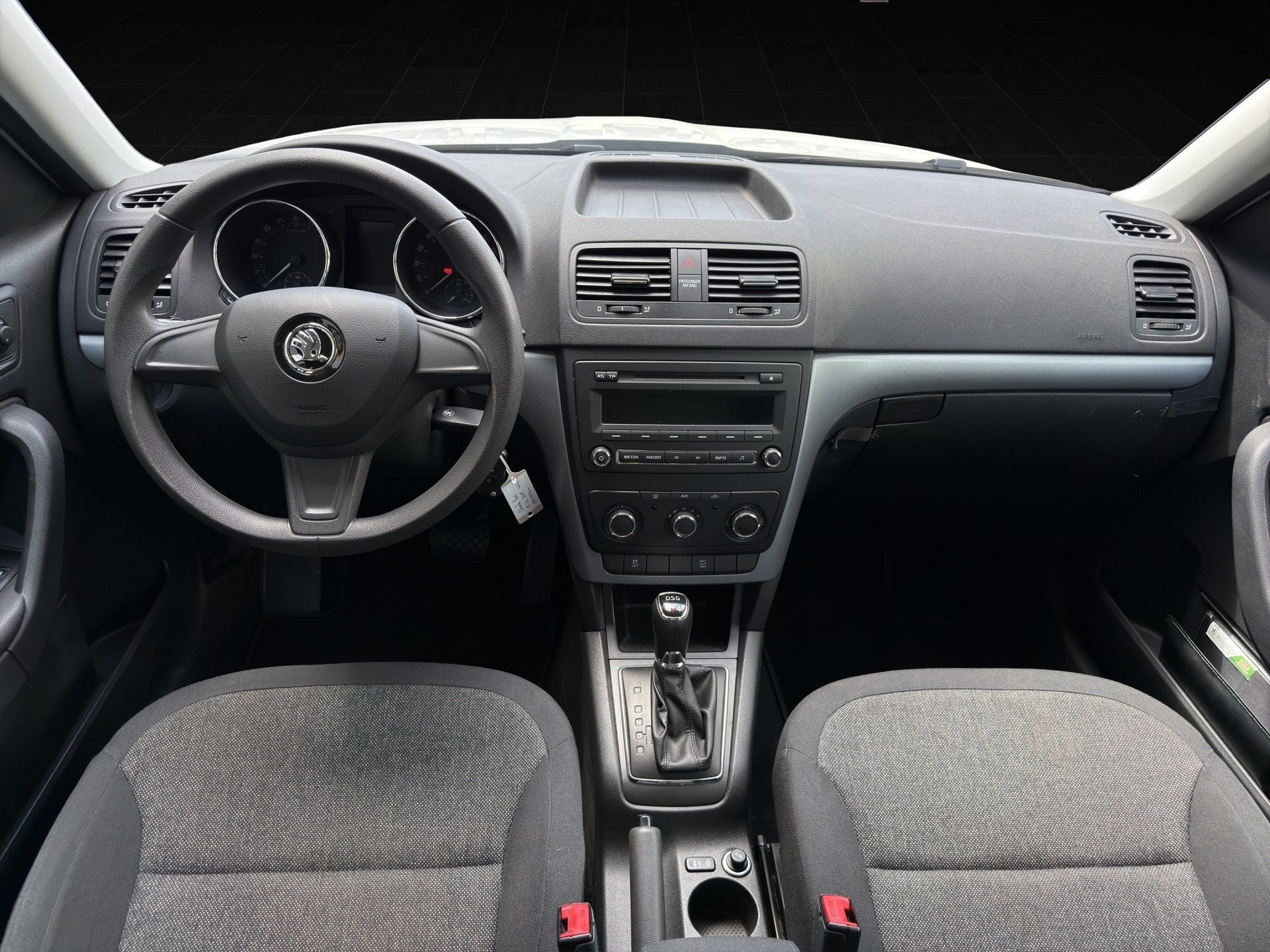 SKODA Yeti 2.0 TDI Outdoor Adventure 4x4 DSG-image-9
