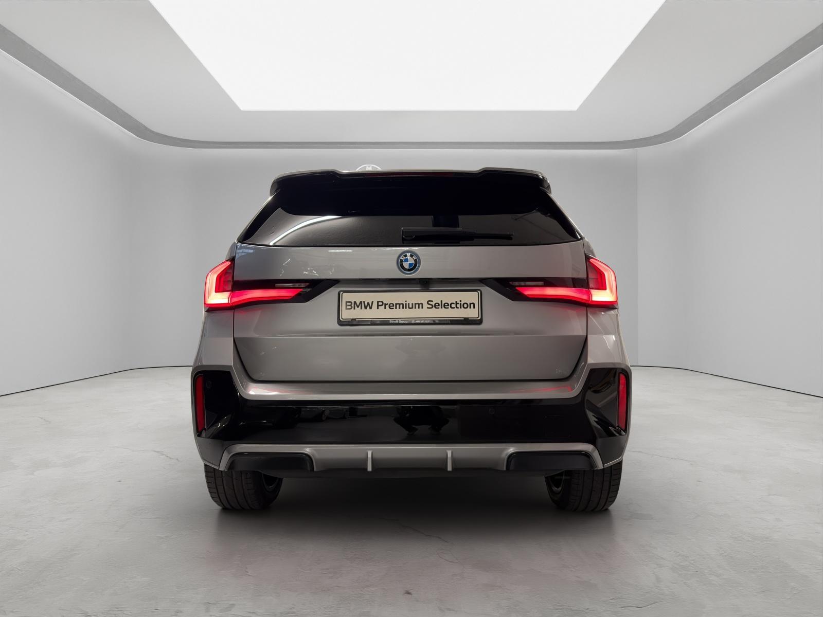 BMW iX1 30 xDrive M-SportPaket-image-4