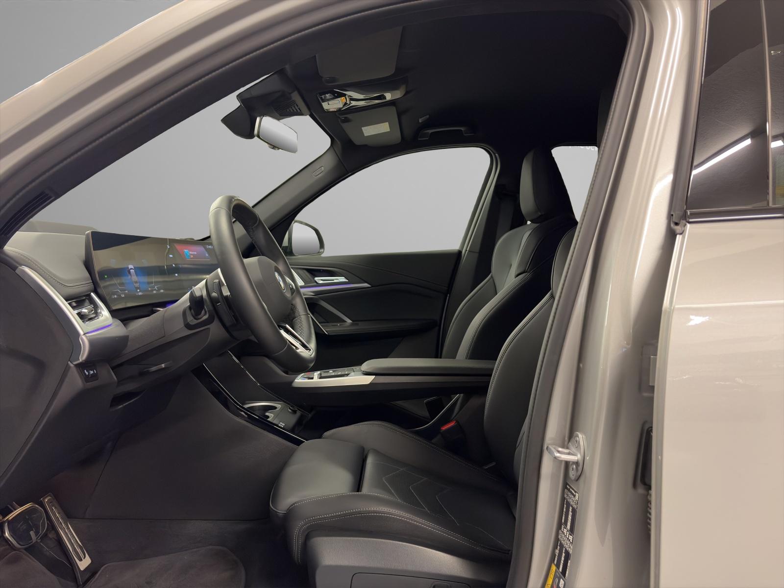 BMW iX1 30 xDrive M-SportPaket-image-11