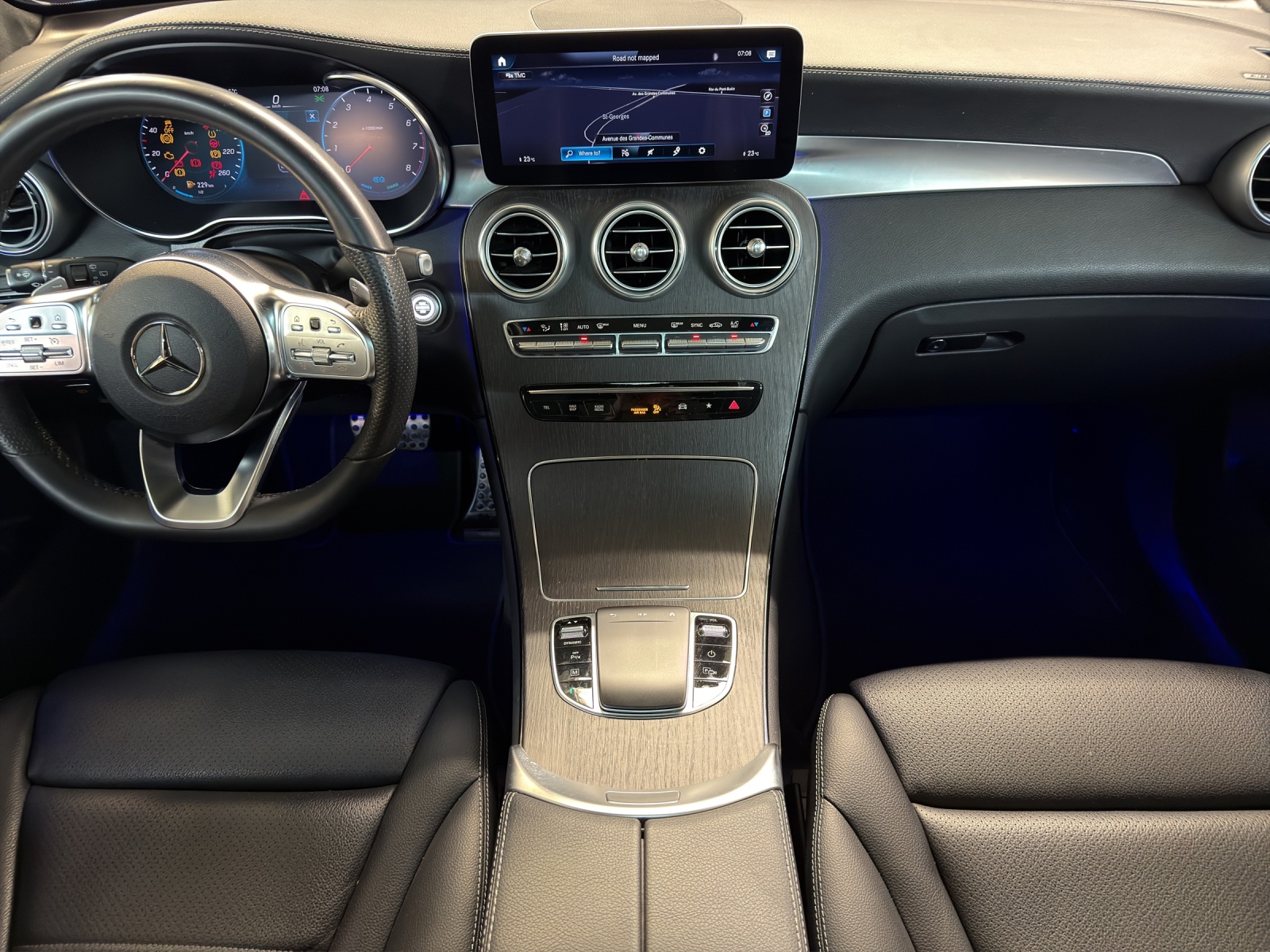 MERCEDES-BENZ GLC 300 AMG Line 4Matic-image-11