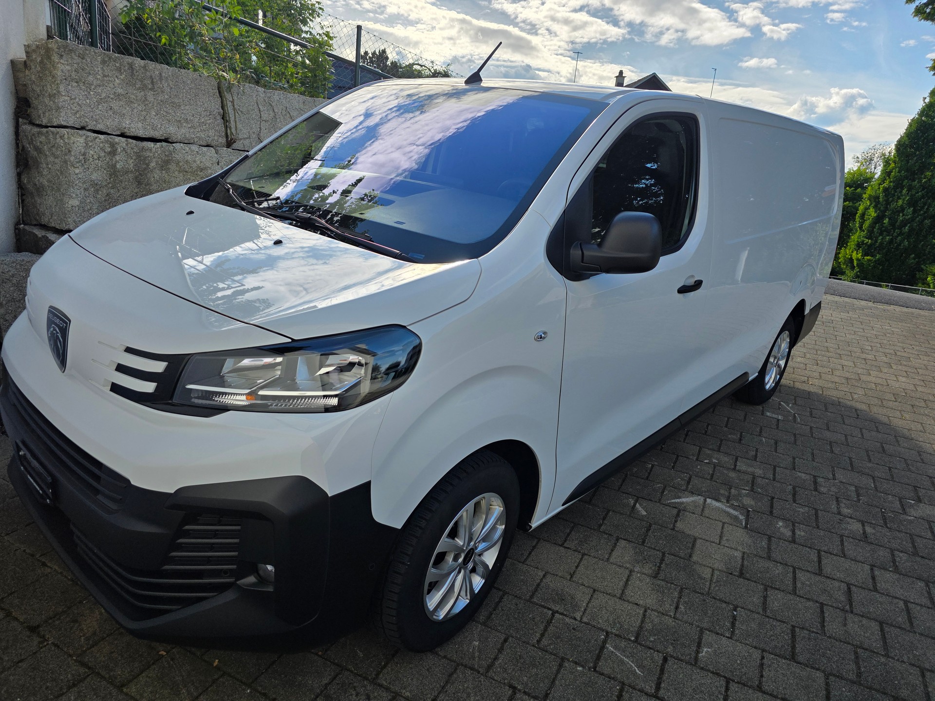 PEUGEOT 2.0 BlueHDi 145 S/S-image-3