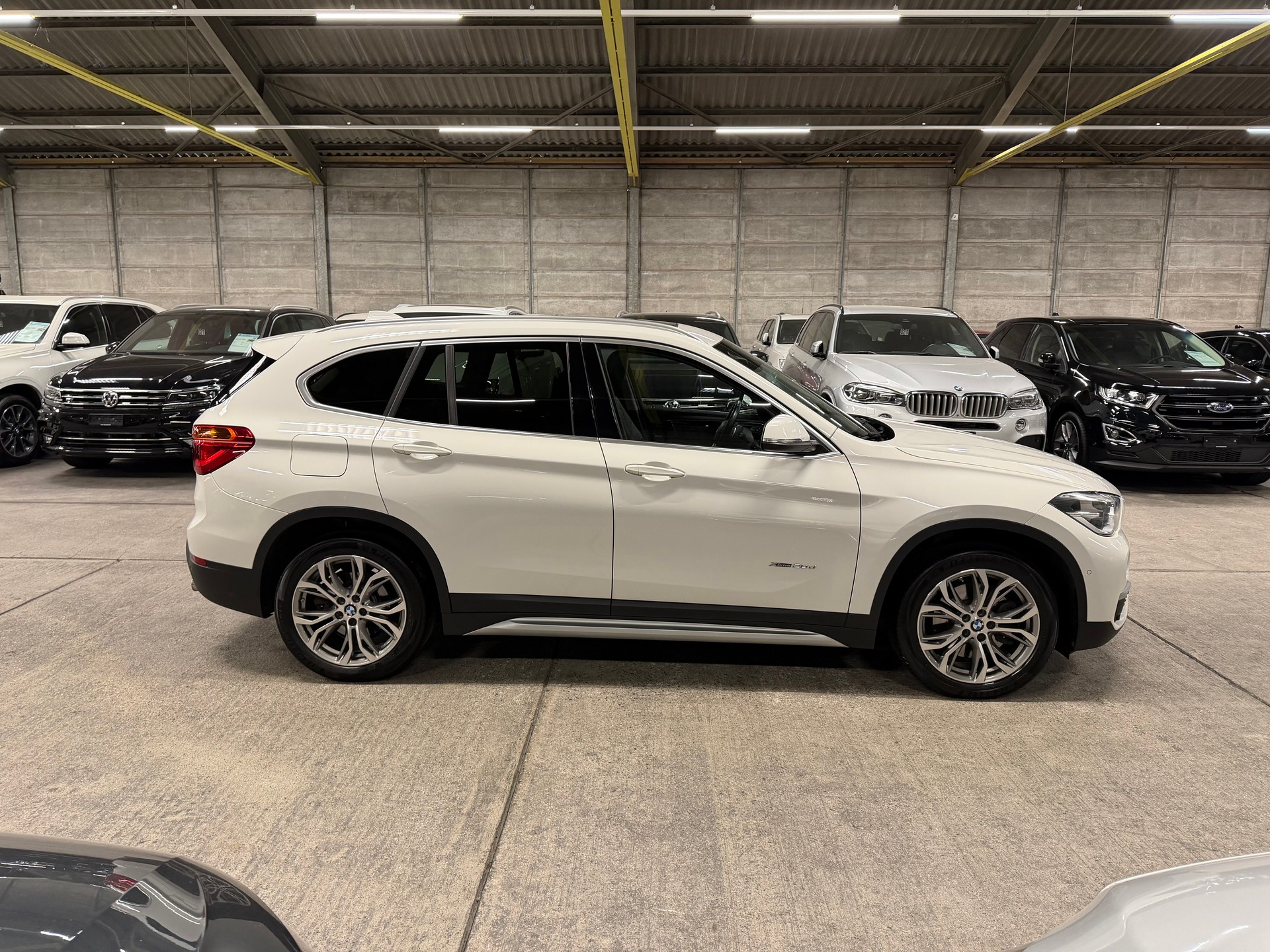 BMW X1 xDrive 20d xLine Steptronic-showroom-element-2