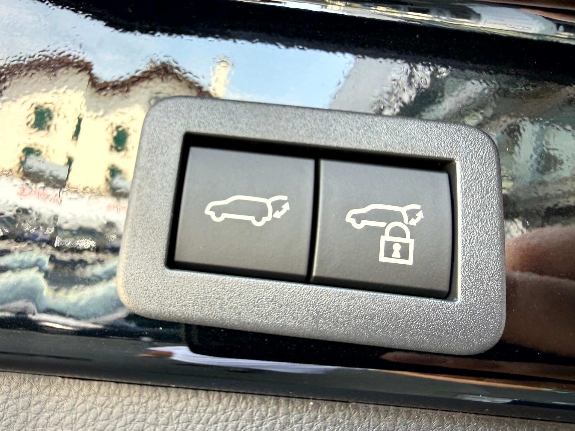 TOYOTA RAV-4 2.5 HSD Premium e-CVT AWD-image-8