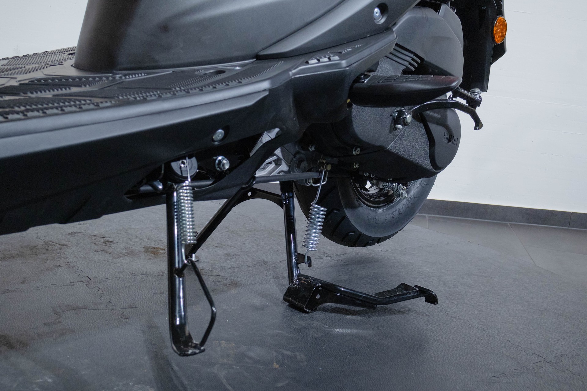 YAMAHA RayZR-image-12