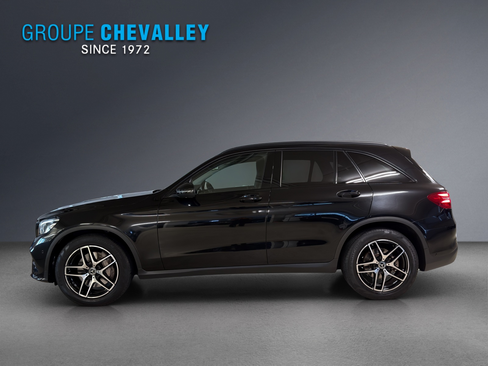 MERCEDES-BENZ GLC 250 AMG Line 4Matic-showroom-element-2