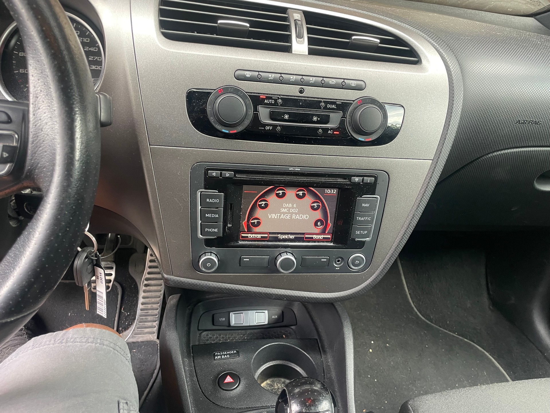 SEAT Leon 2.0 TSI Cupra R-image-12