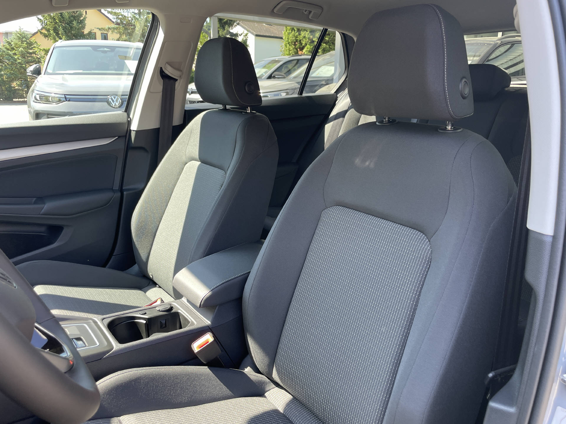 VW Golf VIII 1.5 eTSI Value DSG-image-7
