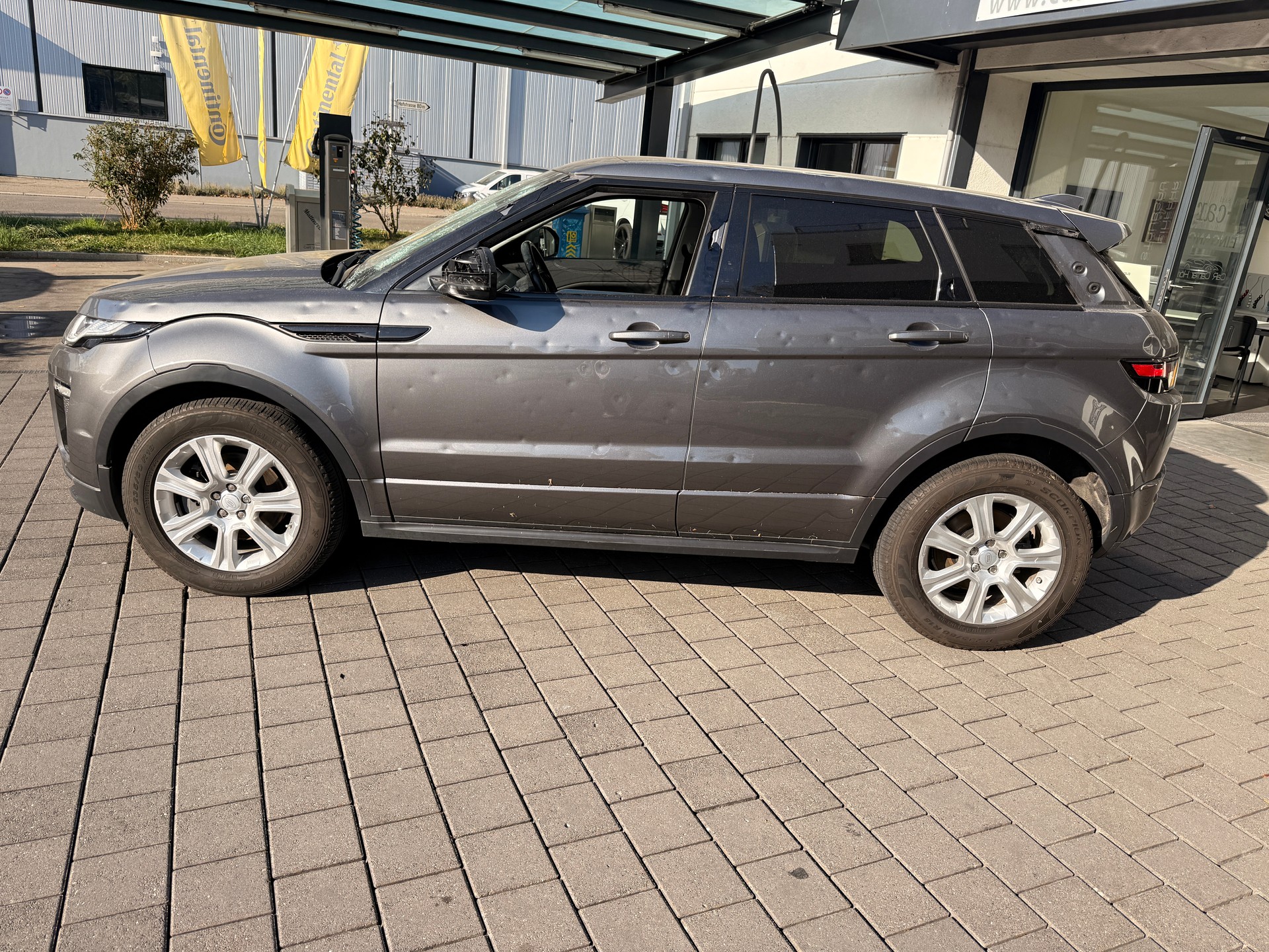LAND ROVER Range Rover Evoque 2.0 TD4 SE Dynamic AT9-image-2