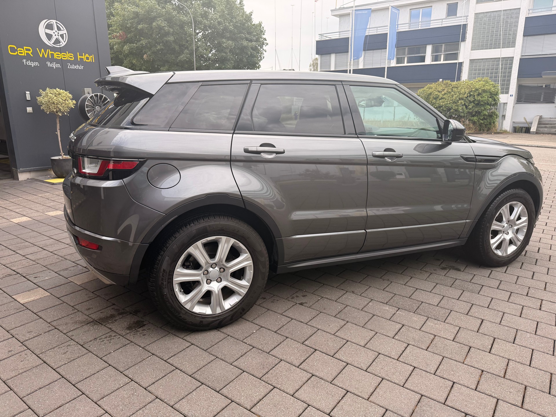LAND ROVER Range Rover Evoque 2.0 TD4 SE Dynamic AT9-image-6