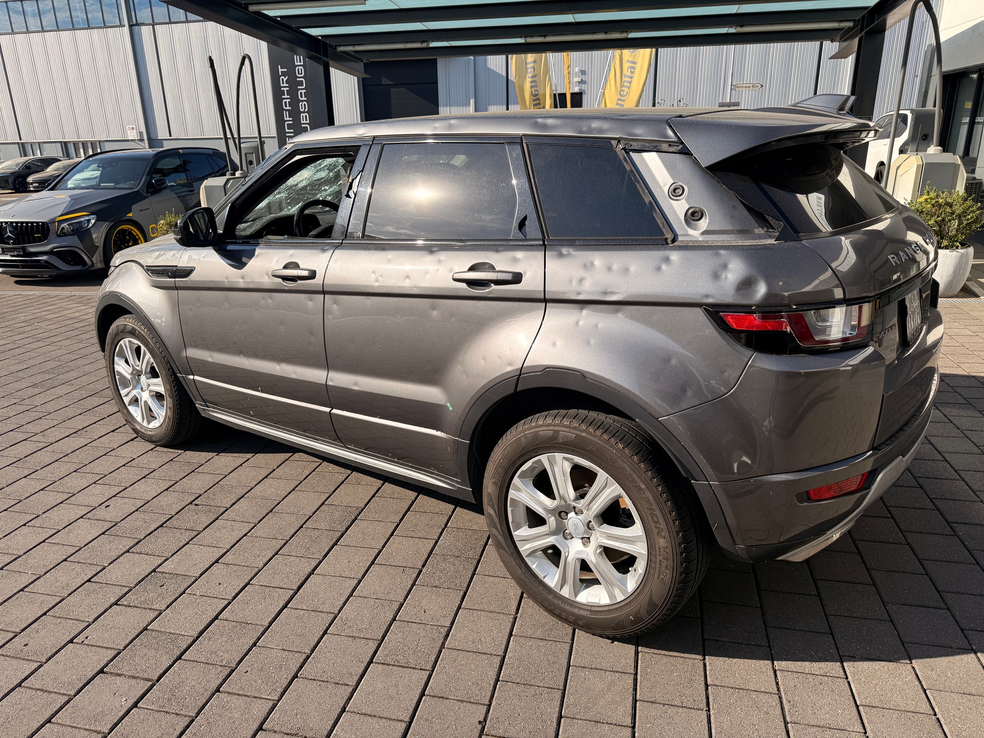 LAND ROVER Range Rover Evoque 2.0 TD4 SE Dynamic AT9-image-3