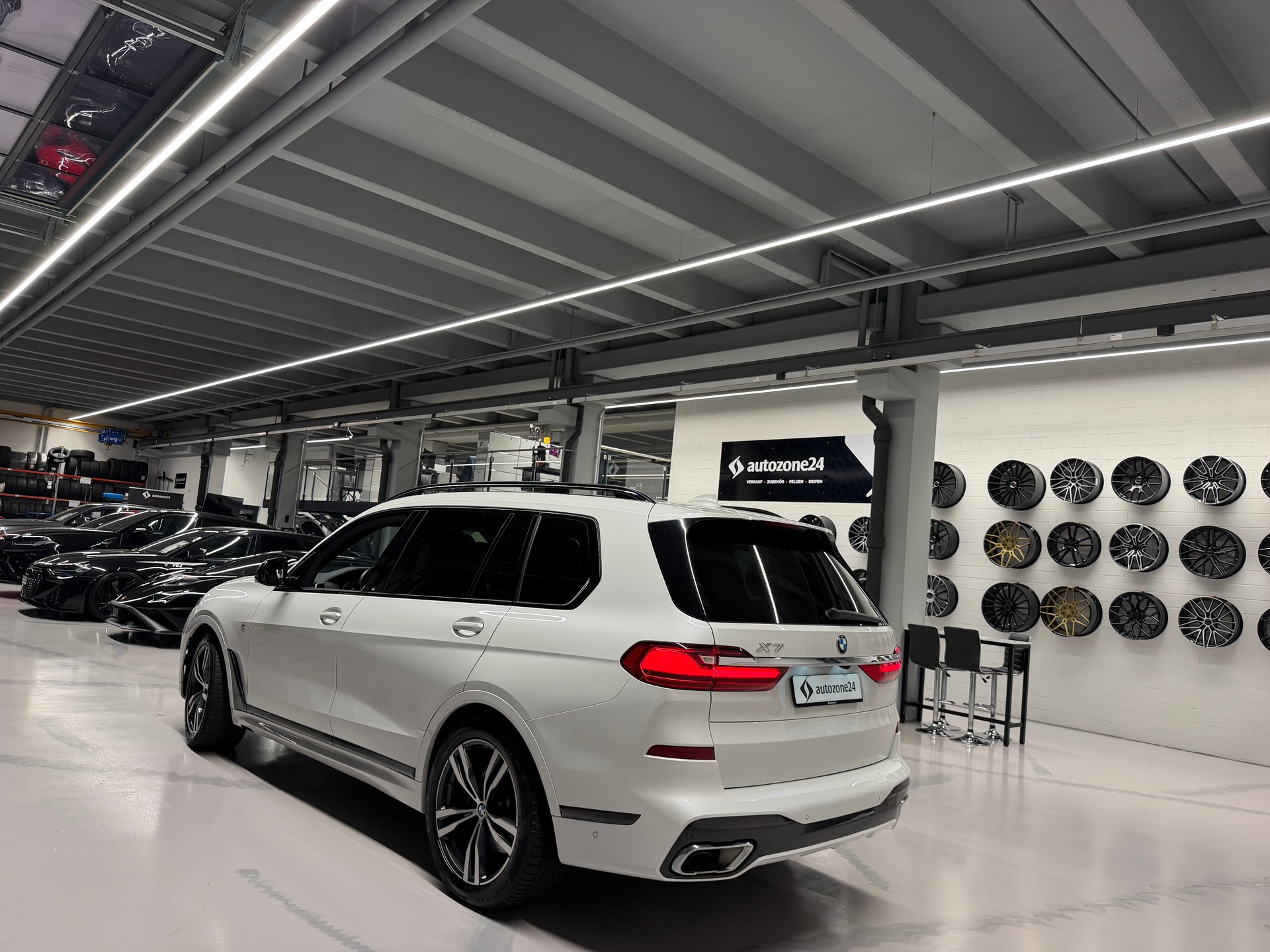 BMW X7 30d xDrive SAG M Sport *CH-Auto*Top Ausstattung*lückenlose Servicehistorie*Standheizung*Massage*-image-10