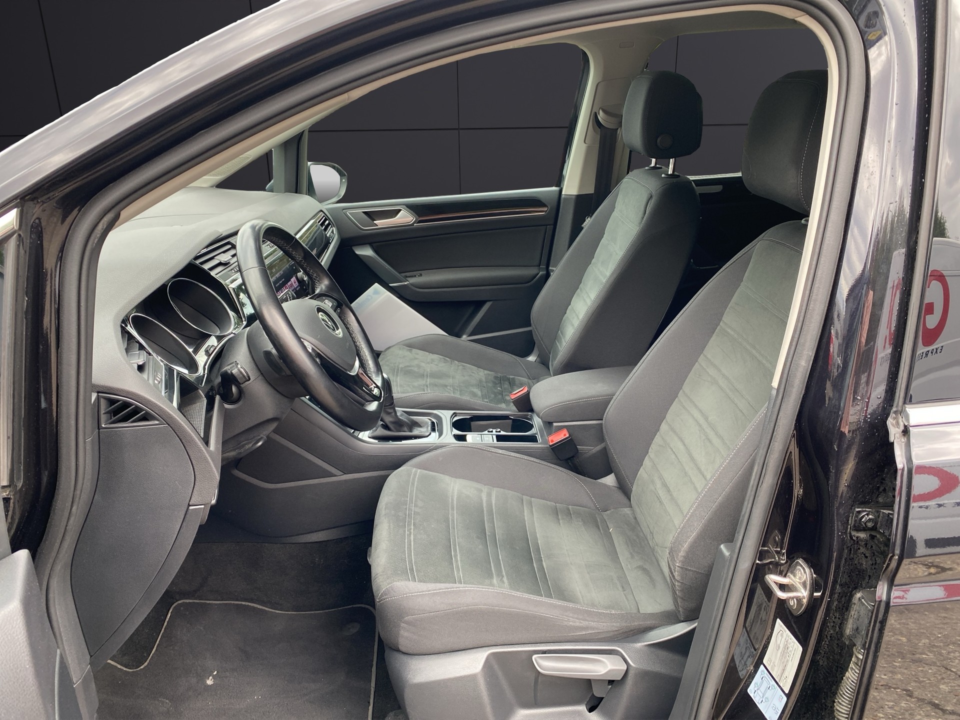 VW Touran 1.5 TSI EVO Comfortline DSG 7 Sitze-image-9