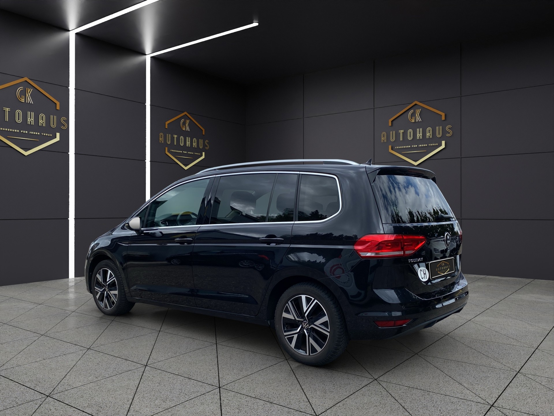 VW Touran 1.5 TSI EVO Comfortline DSG 7 Sitze-image-2