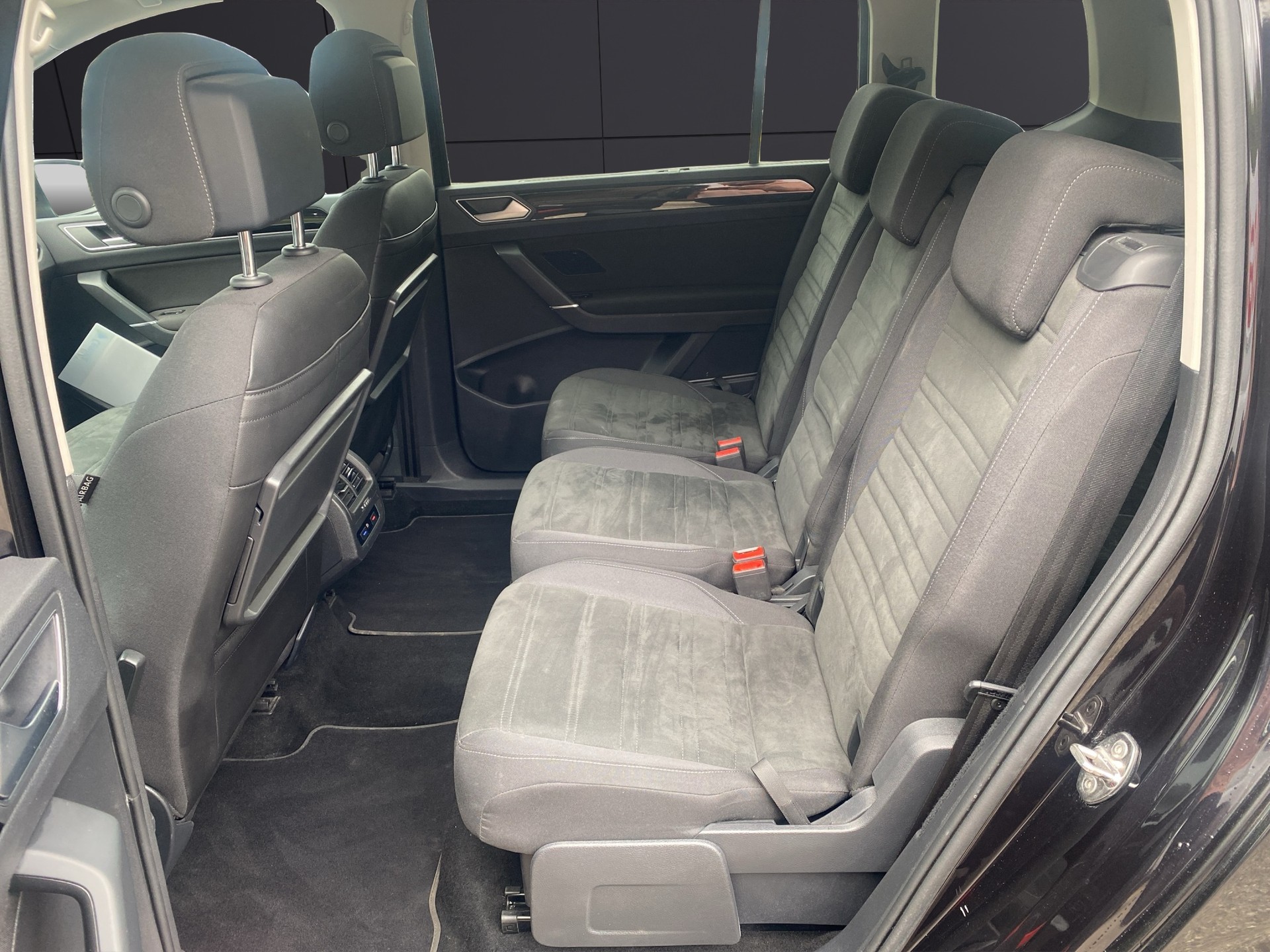 VW Touran 1.5 TSI EVO Comfortline DSG 7 Sitze-image-15