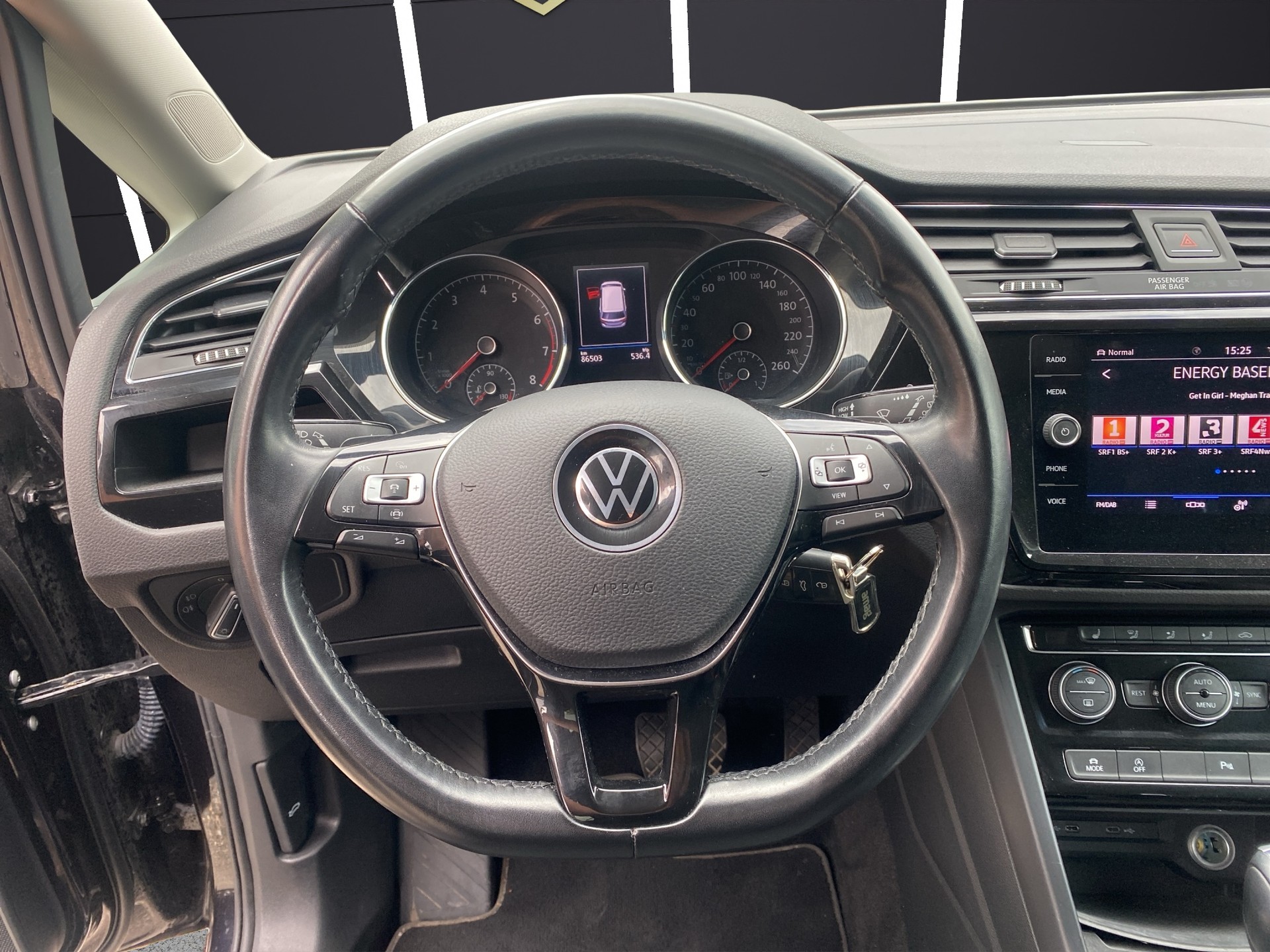 VW Touran 1.5 TSI EVO Comfortline DSG 7 Sitze-image-12