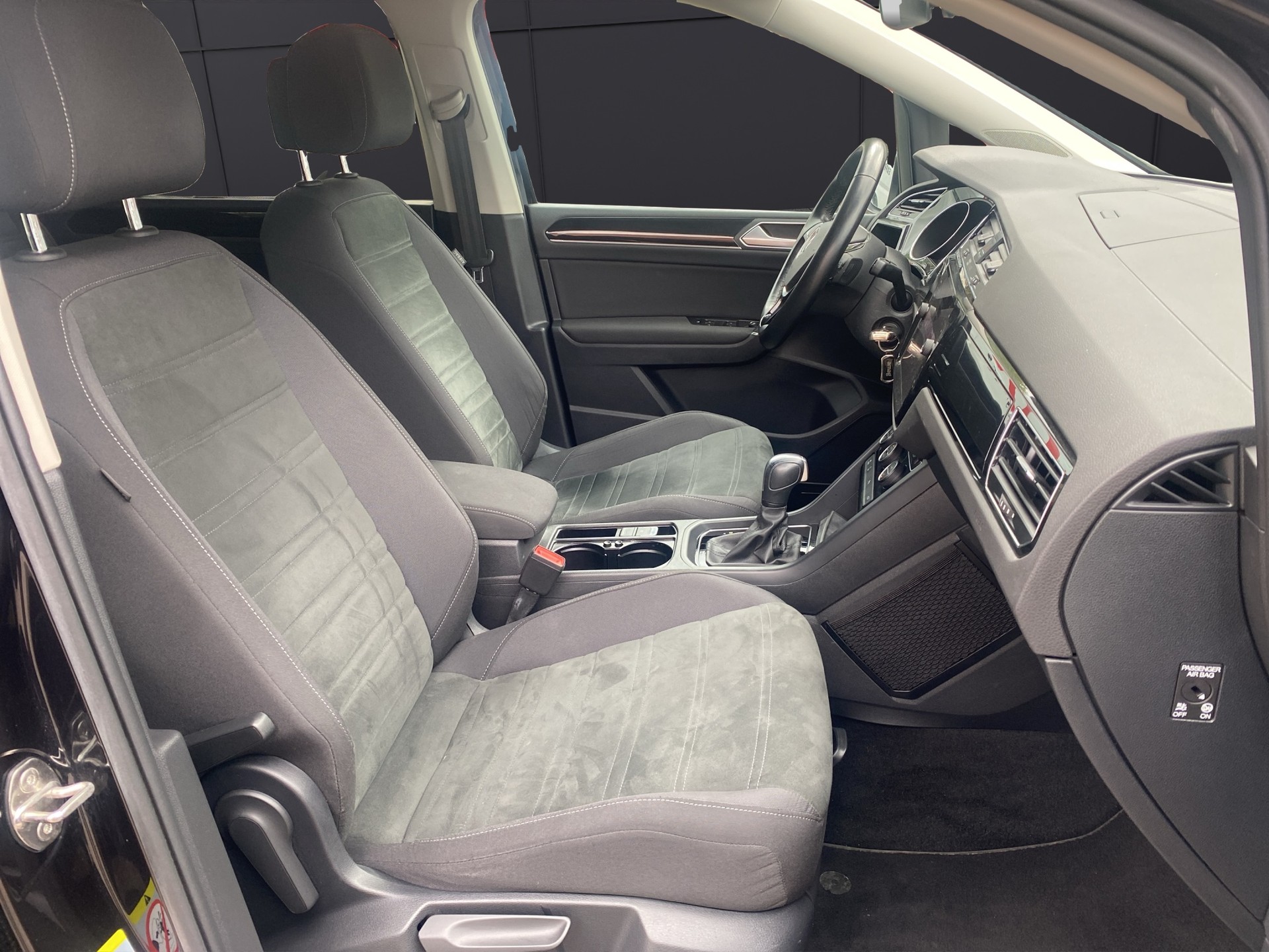 VW Touran 1.5 TSI EVO Comfortline DSG 7 Sitze-image-14
