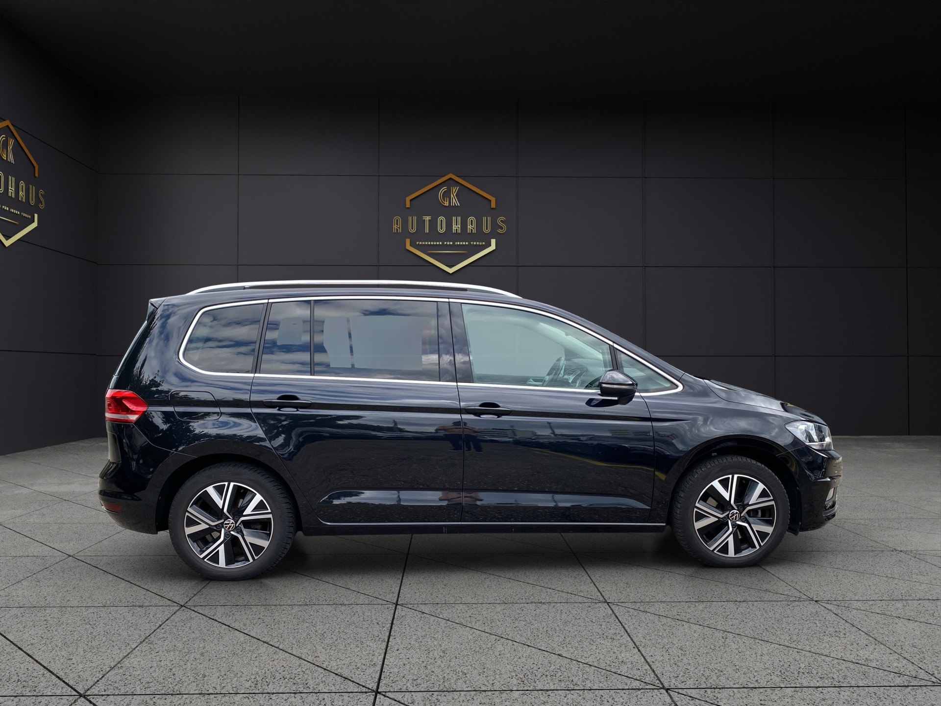 VW Touran 1.5 TSI EVO Comfortline DSG 7 Sitze-image-6