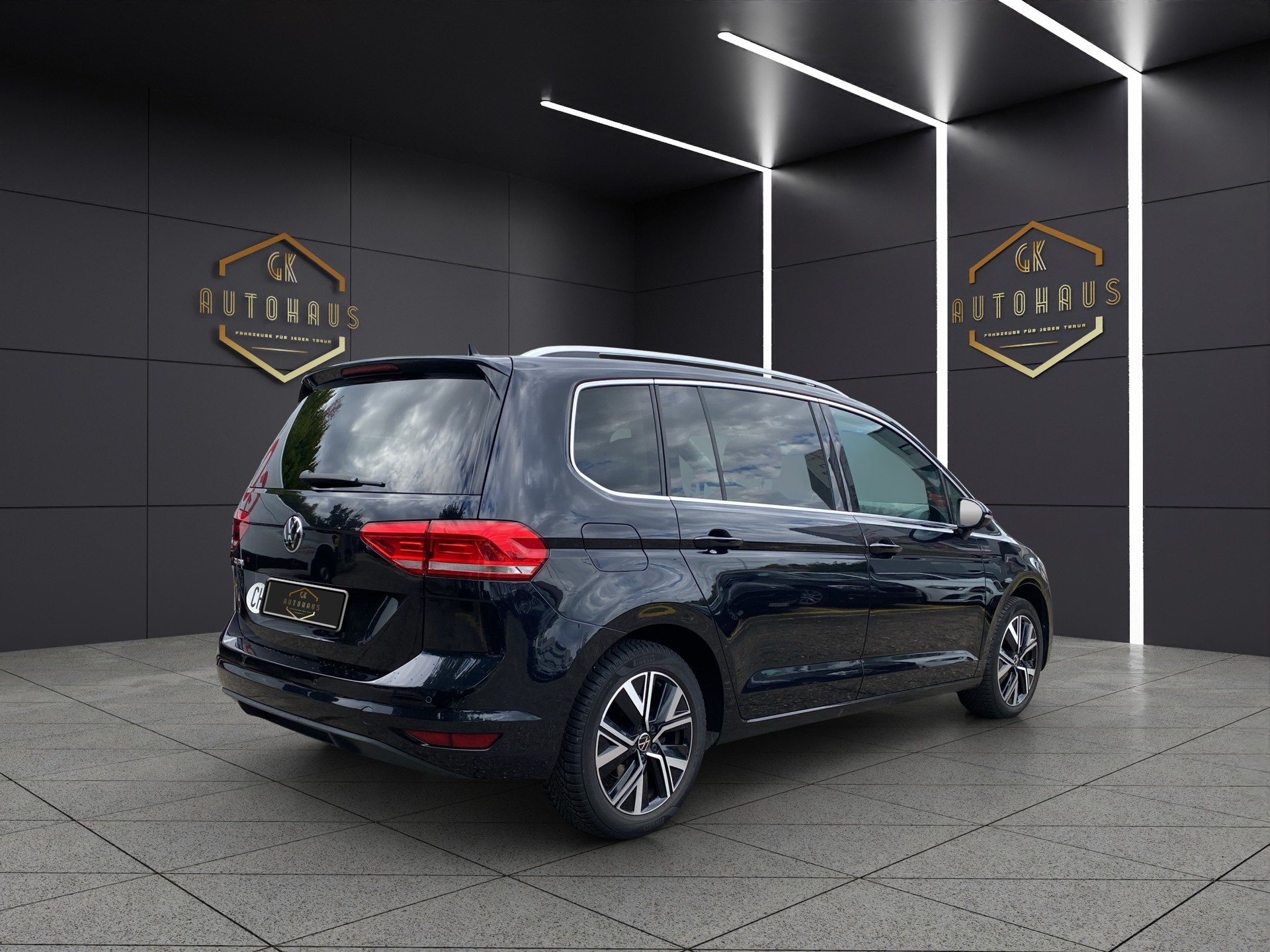 VW Touran 1.5 TSI EVO Comfortline DSG 7 Sitze-image-5