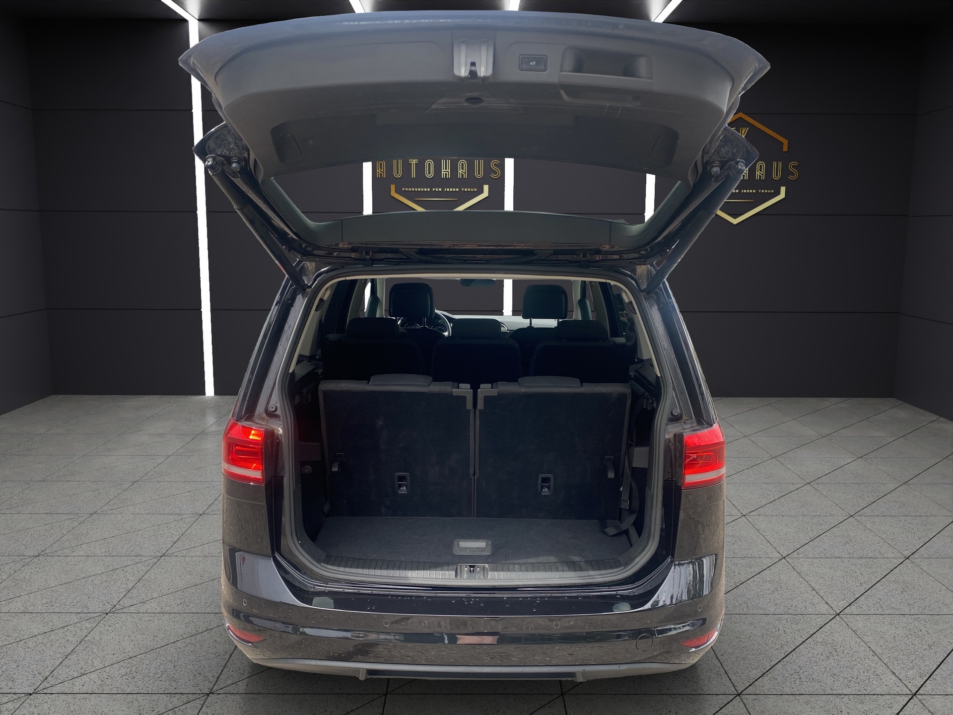 VW Touran 1.5 TSI EVO Comfortline DSG 7 Sitze-image-4