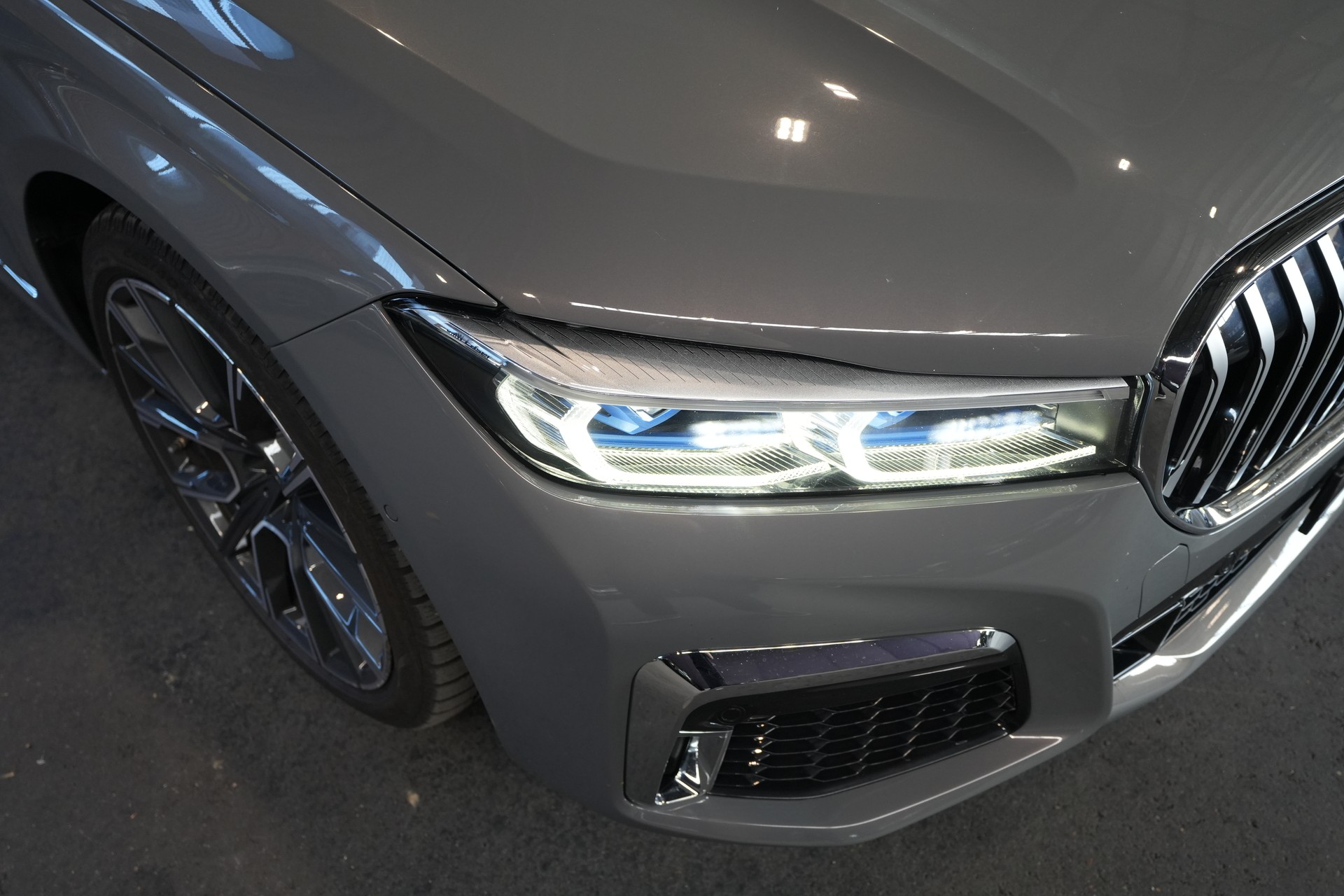 BMW 750i xDrive Steptronic-image-6