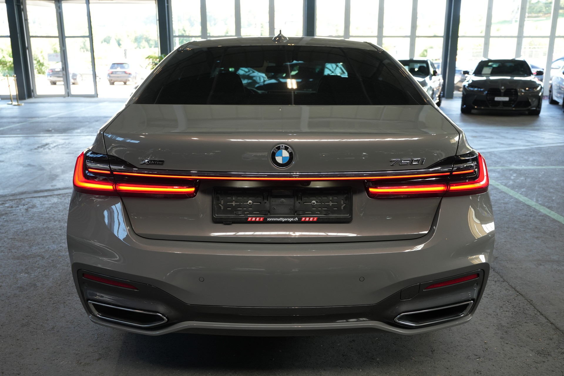 BMW 750i xDrive Steptronic-image-4